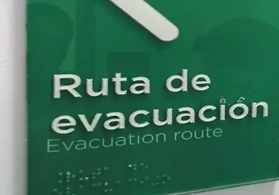 aviso ruta de evacuación