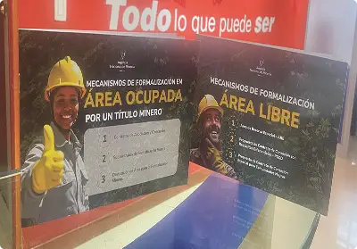 Impresión publicitaria de gran formato para señalización informativa, exhibida en el punto de venta de Bresspop Litografía.